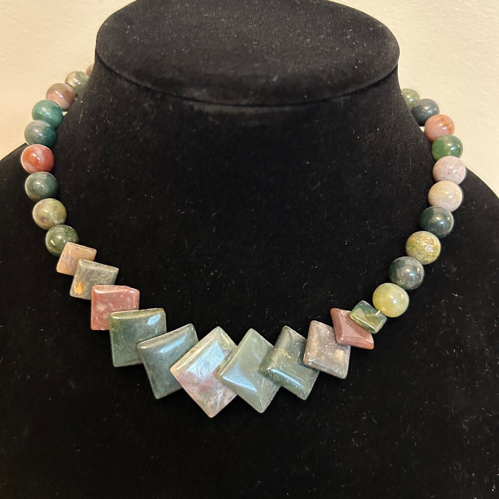 Stone Shape Blend Choker